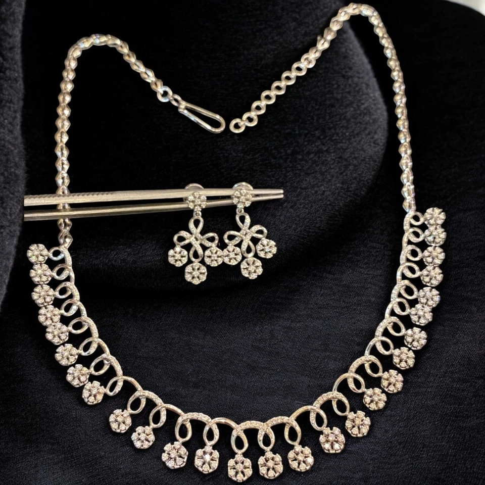 Elegante conjunto de aretes collar diamantes corte brillante redondo de 2,25 quilates oro 14K Foto 2 de 4