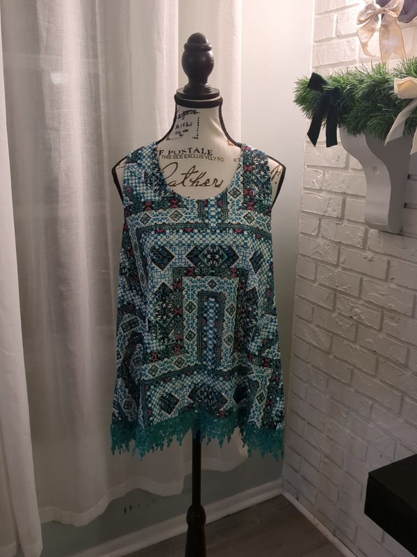 Dept 222 Top Size Large