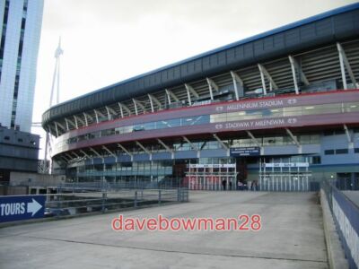 FOTO CARDIFF MILLENNIUM STADION UND HALLE EINGANG ZU GATE 3 UND DEM MERCH