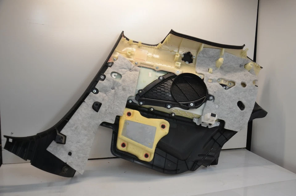 2017 LEXUS RC-F COUPE 5.0 V8 OEM REAR LEFT BLACK SUADE RED STITCHING PANEL - Imagem 4 de 4