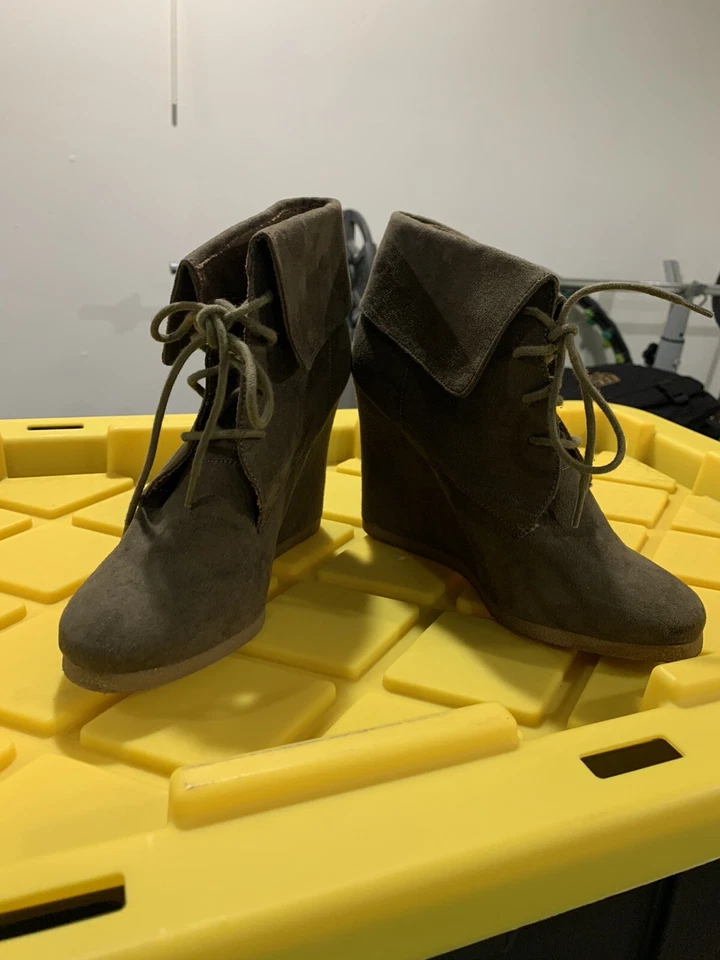 Mossimo Dark Brown Suede Women’s shoes - Size 8.5 - Image 3 of 4