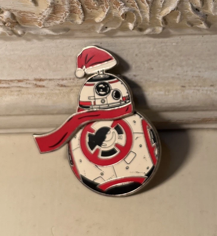 Disney Star Wars Navidad Vacaciones BB 8 Usando Sombrero de Papá Noel y Bufanda Prendedor Giratorio Foto 3 de 3