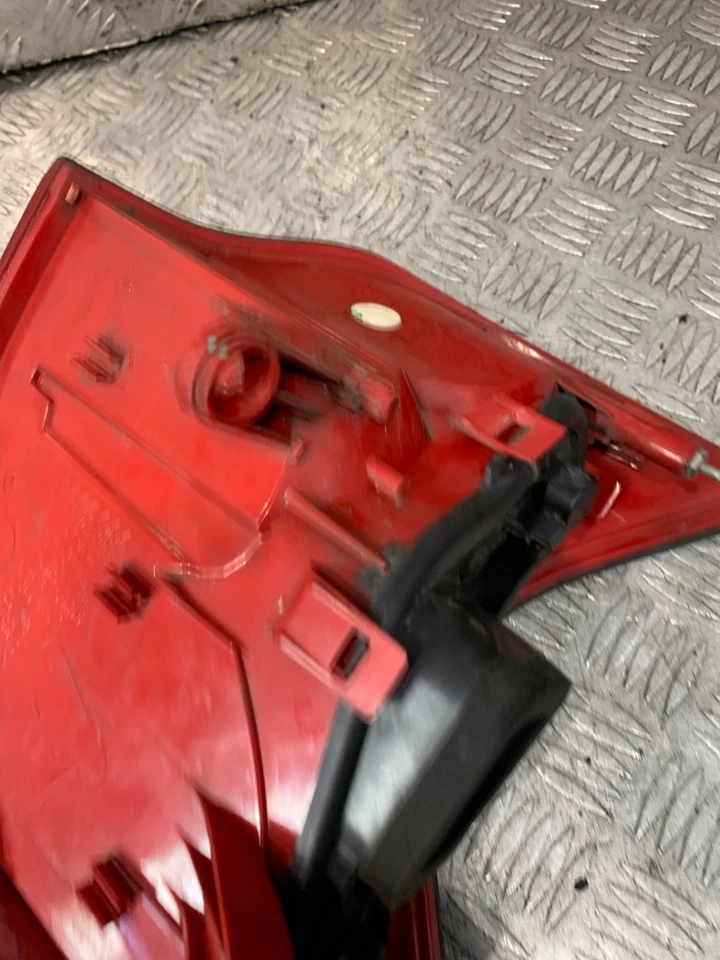 Peugeot 308 2011 luz trasera lado conductor #2 Foto 4 de 4