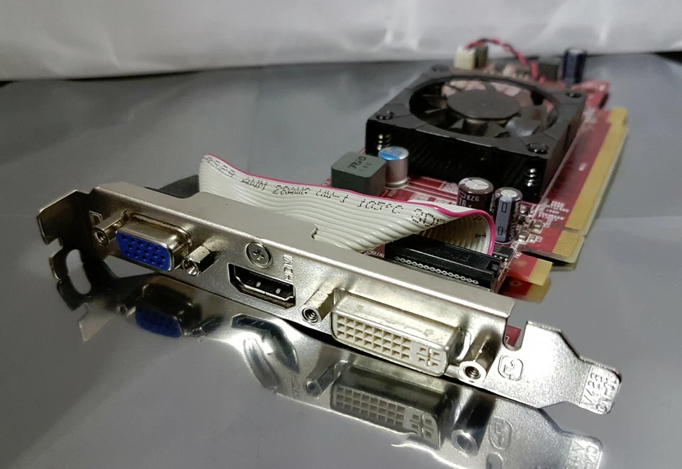 ATI/AMD Radeon HD 3450 512MB PCIe Video Graphics Card HP 517123-001 109-B75031 - Image 2 of 3