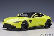 AUTO art 70279 1 18 Aston Martin Vantage 2019 (Metallic Lime Green Carbon Black