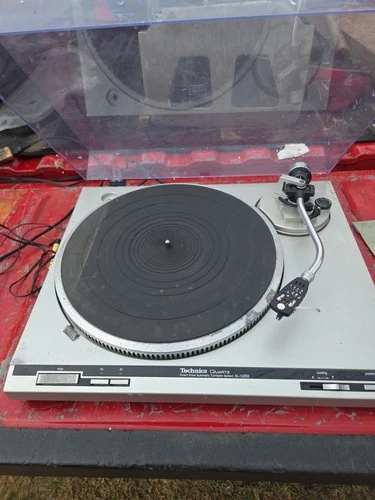TECHNICS QUARTZ DIRECT DRIVE AUTOMATIC QUARTZ TURNTABLE SL-Q202 SEE PHOTO DESC.