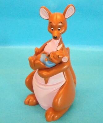 WINNI POOH :  KANGA mit BABY ROOH im Arm 