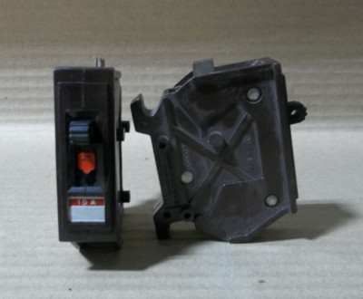 LOT OF 2 Wadsworth Type A A115NI 1 Pole 15 Amp 120V Plastic Feet Circuit Breaker