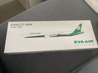 Flugzeug Boeing 777-300ER Maßstab 1:200 EVA AIR