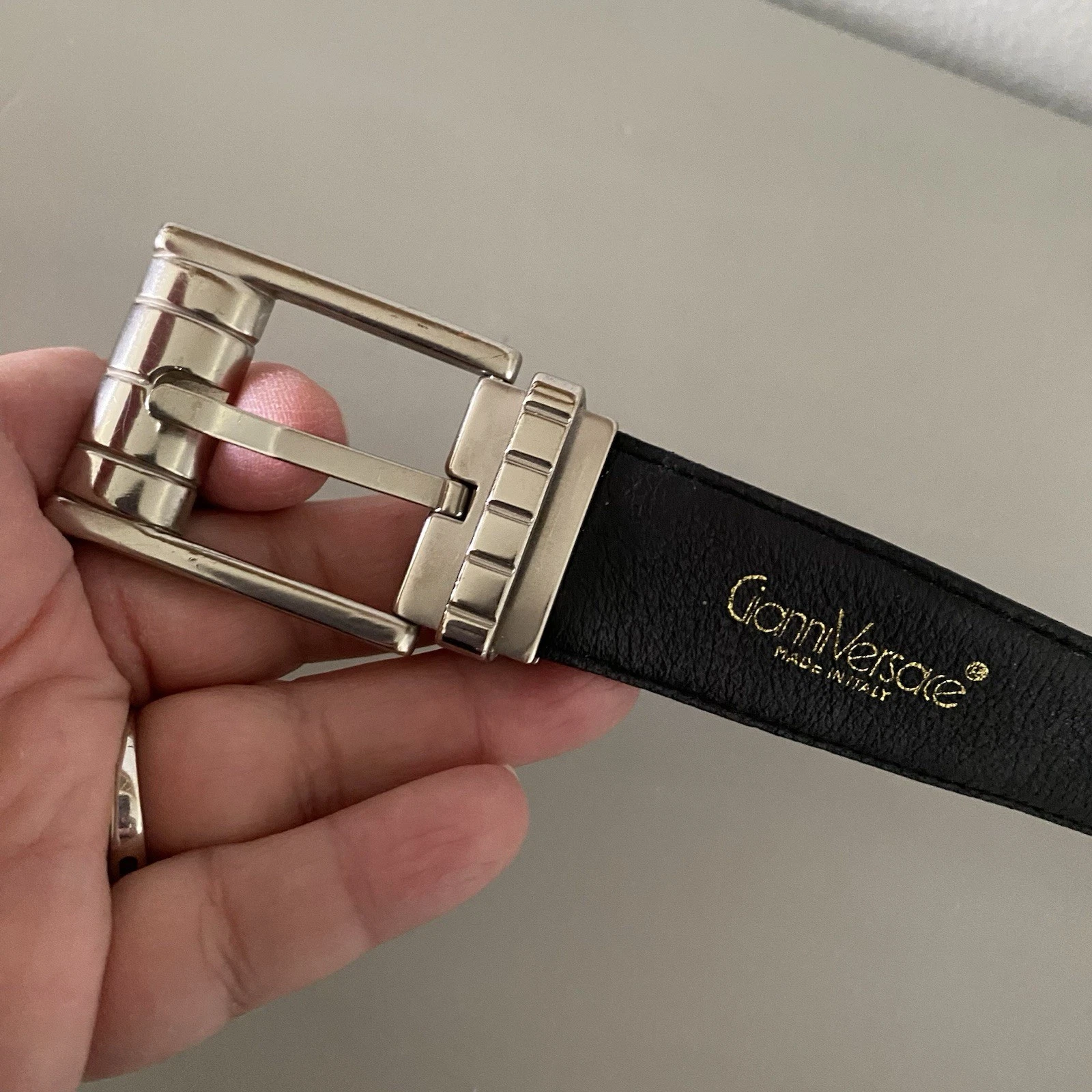 Cintura Gianni Versace in pelle di ciottoli nera larghezza 1" 44" Italia fibbia stile MCM