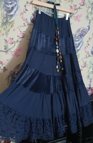 Vintage style navy blue velvet & lace crinkle boho midi skirt size 8 Warehouse