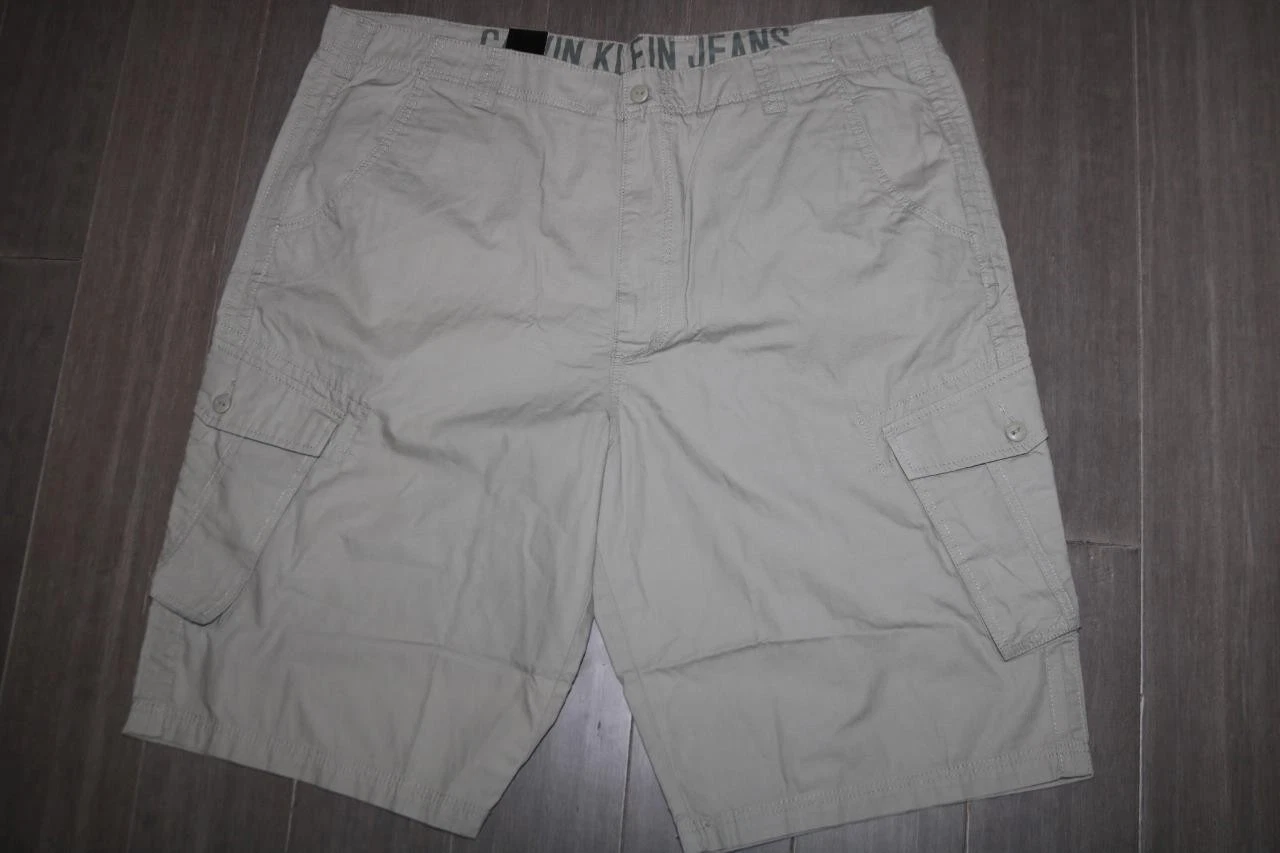 CALVIN KLEIN MENS CARGO SHORTS SIZE 46 NEW KHAKI POCKETS $88 NEW NWT