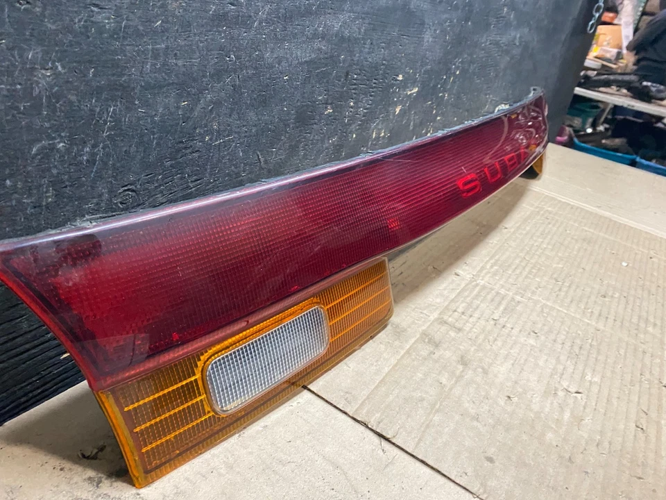 Panel de luz trasera central montado en el maletero Subaru Legacy Wagon 1995 a 1996 V3377 DG Foto 3 de 4
