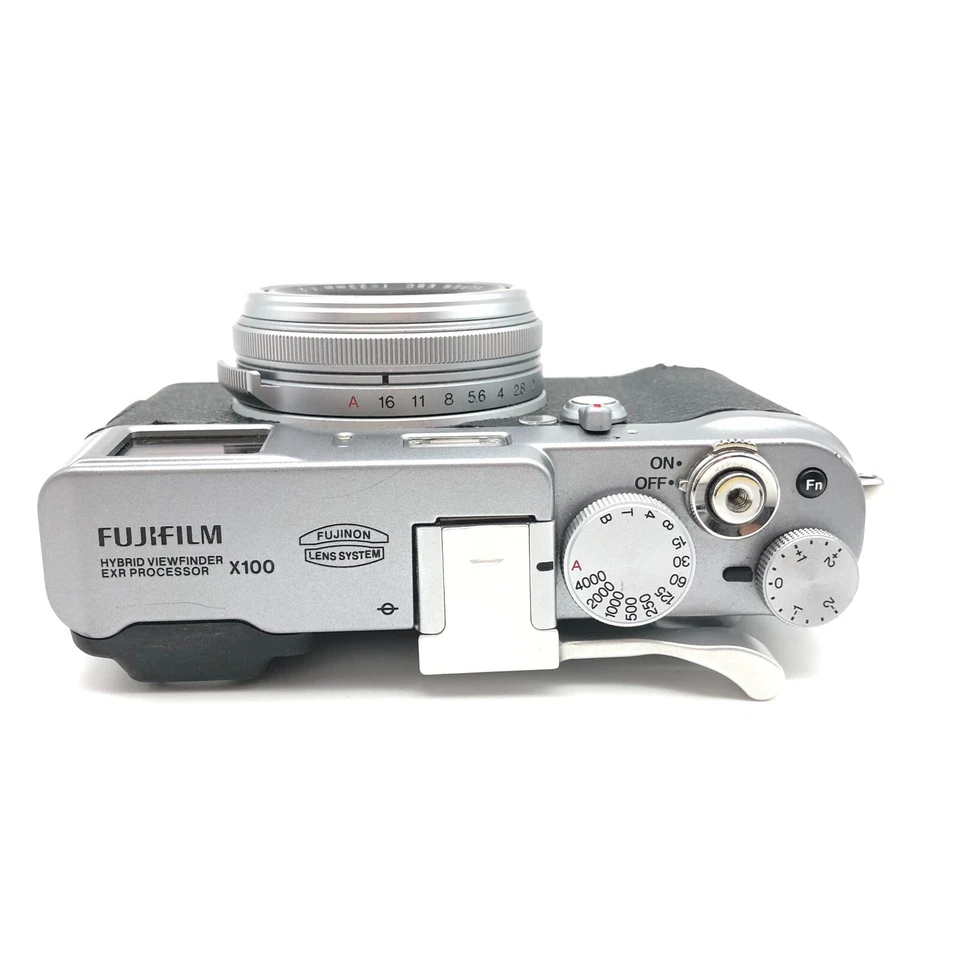 Fujifilm FinePix X Series X100 12.3MP Digital Camera - Silver - Image 3 of 4