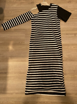 goen.j one shoulder dress GOEN.J One cold Shoulder Striped Dress back and white Size 6