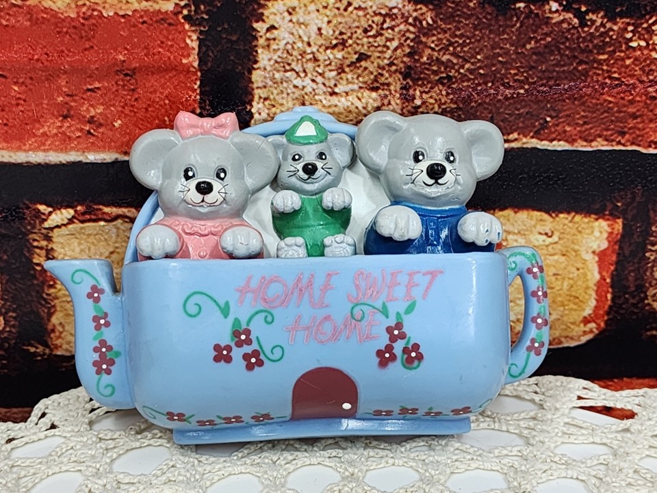 A kitschy 3D fridge magnet set featuring a mouse family around a teapot — pure '80s/'90s kitsch charm that's impossible not to smile at.
