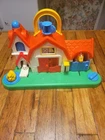 VINTAGE 1987 Fisher Price Activity Farm #1005 Animal Sounds Barn Working Cond