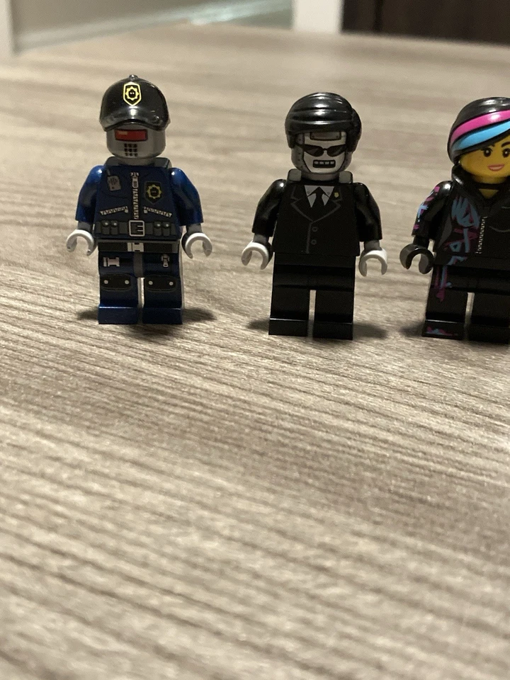 LEGO Movie Minifigure Lot Wyldstyle Executron Robo Swat Sheriff Authentic Lot - Image 3 of 4