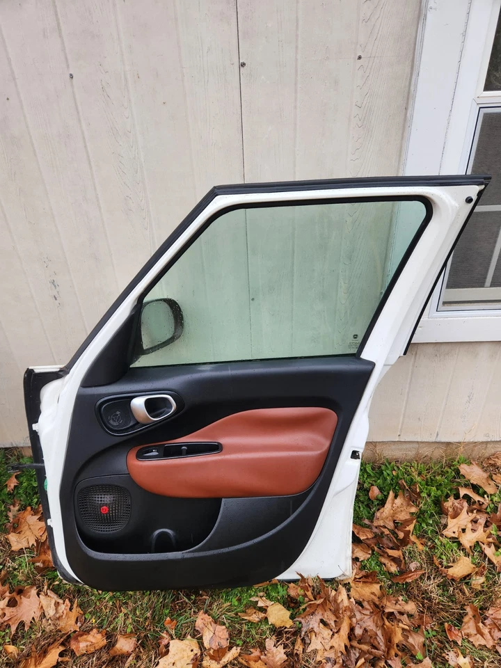 2014 Fiat 500L porta frontal lateral de passageiros e espelho branco - Imagem 2 de 3