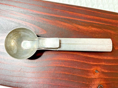 Vintage Aluminium Ice Cream Spoon Thumb Release Pat. No. 2756698 Eichen USA
