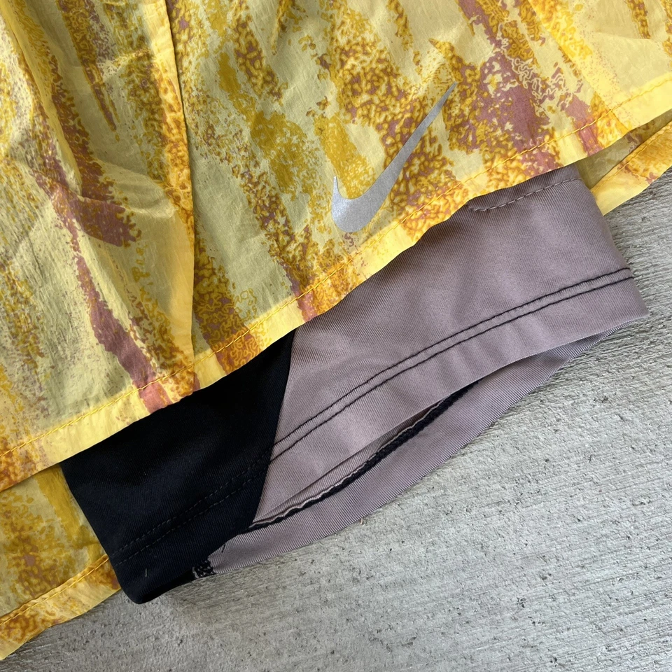 Pantalones cortos para correr 2 en 1 Nike Flex Stride Wild Run para hombre estampado citrón talla grande Foto 3 de 4