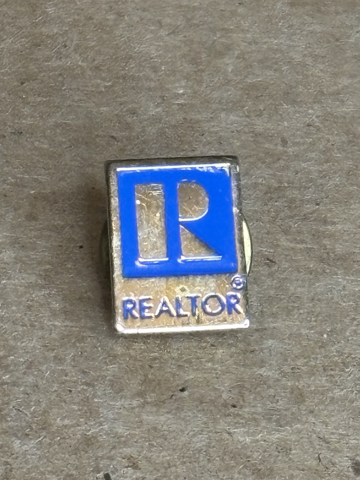 Realtor "R" Small Pin Tie-Tack Lapel Hat Gold Tone Blue Background Pre-owned