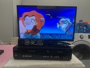 SANYO FWZV475F DVD Recorder/VCR Combo HDMI VHS W Remote “ READ “