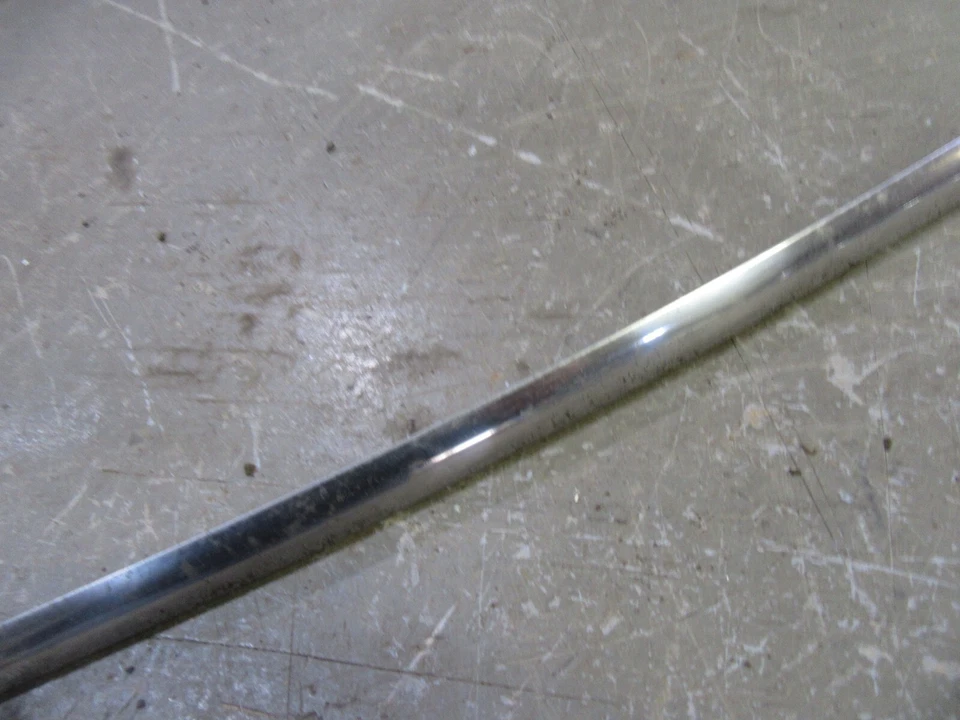 Ford Mainline Customline 1956 parabrisas delantero exterior moldura borde superior Foto 3 de 4