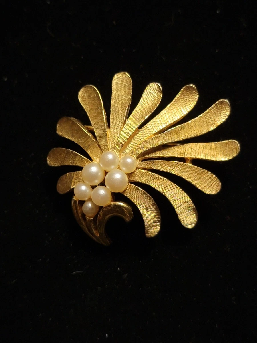 Crown Trifari Brooch Vintage Gold Tone Faux Pearl Leaves Leaf Pin 1960 s