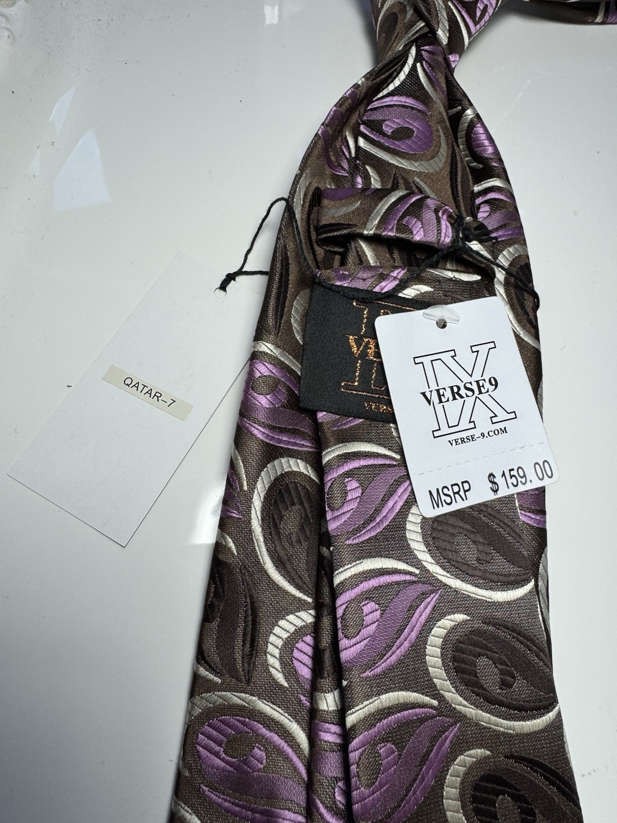 NWT VERSE 9 MULTI COLOR PAISLEY STYLE PRINT SILK DESIGNS NECK TIE & HANKY