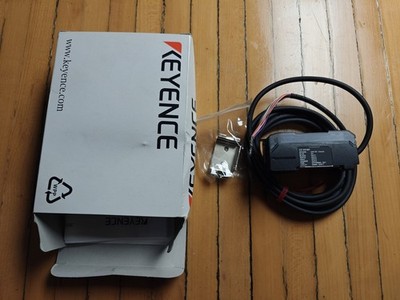 New in Box Keyence CZ-V21AP RGB Color Fiber Optic Sensor Amplifier