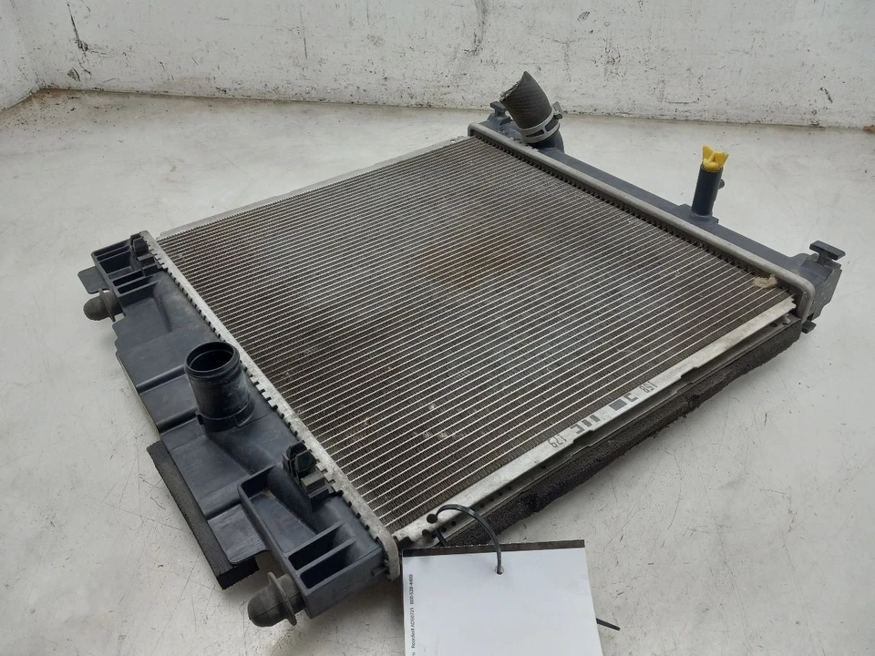 11-15 SCION IQ 1.3L FWD AT RADIATOR - Image 3 of 4