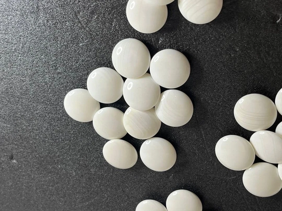 Japanese Vintage Goishi Go-Stone No.30 Genuine Clam White & Nachi Black Stone - Image 3 of 4