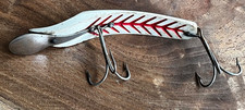 SEÑUELO DE PESCA CRANKBAIT ROJO Y BLANCO DE COLECCIÓN - PLÁSTICO - USADO - FABRICANTE ES DESCONOCIDO