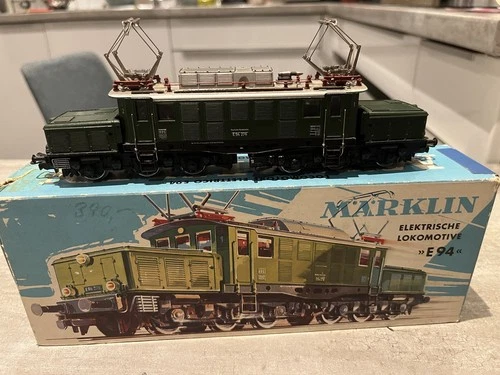 Märklin 3022 Elektro-Lok E 94 sehr gut. Originalkarton akzeptabel. 1. Ausführung