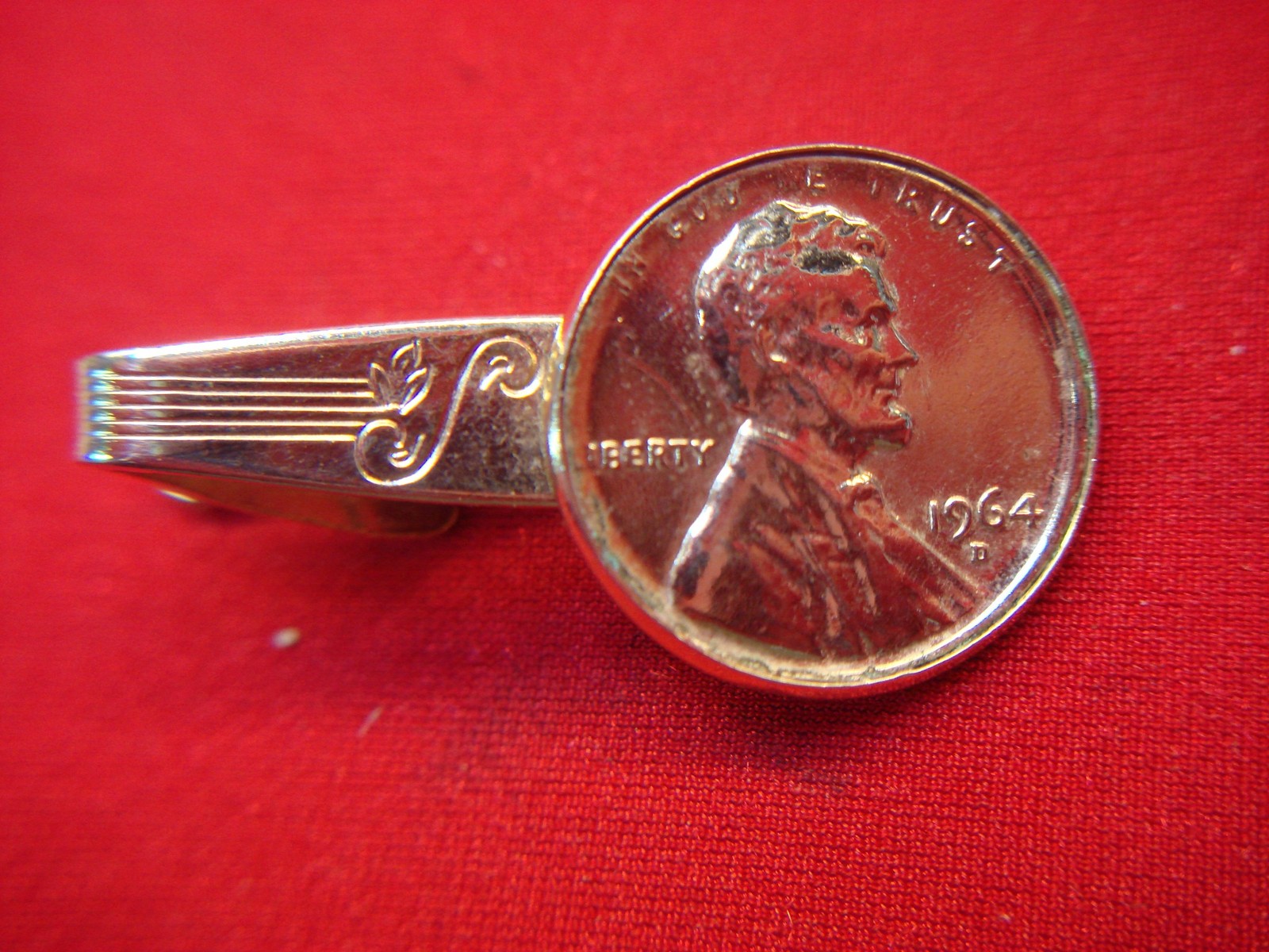 Vintage Lincoln Cent gold tone metal tie clip