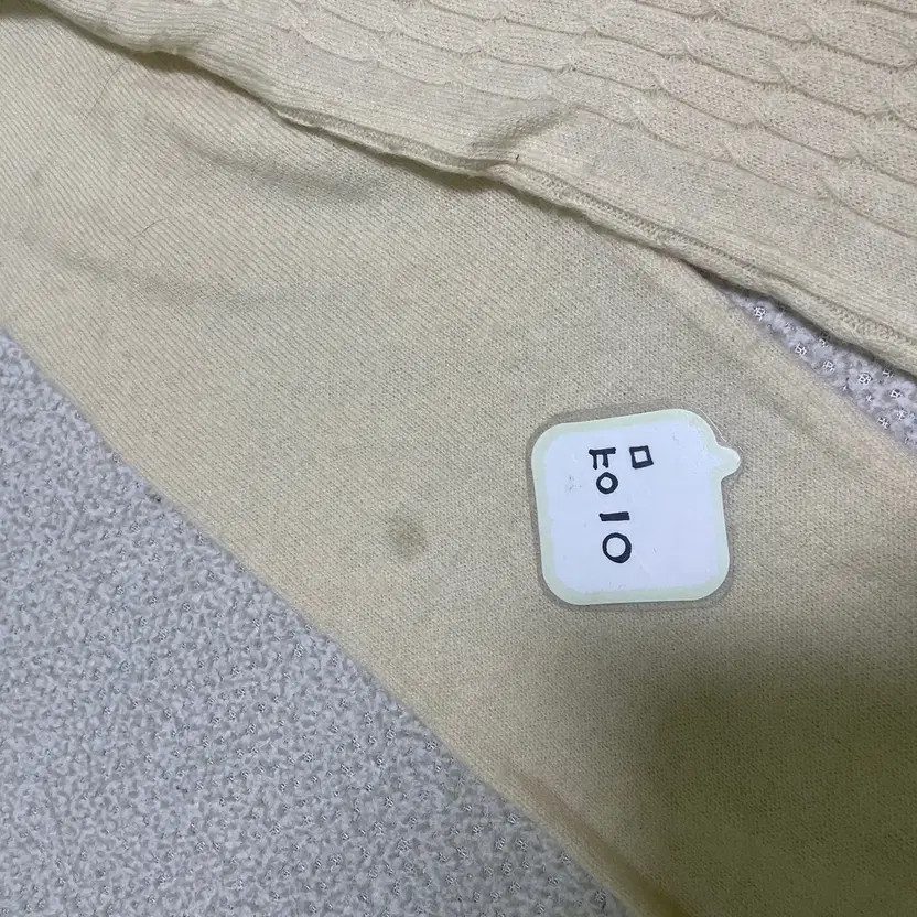 Lacoste Women's Cardigan N.2019 - Size 95 M, Good Condition thumbnail 4