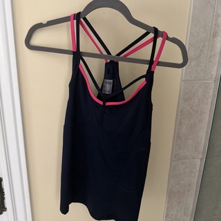 Lucky in Love Tennis Tank Reggiseno Integrato con Cinturino Racerback Donna M Ottimo