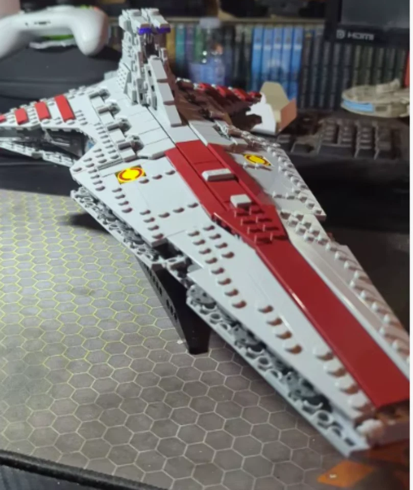 Replica Venator-class Star Destroyer 8039 Building Set Toy 960pcs - Image 4 of 4