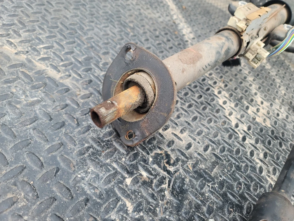 1987 jeep cherokee steering column /shaft /wheel. -NO KEY NON-TILT MANUAL TRANS - Image 4 of 4