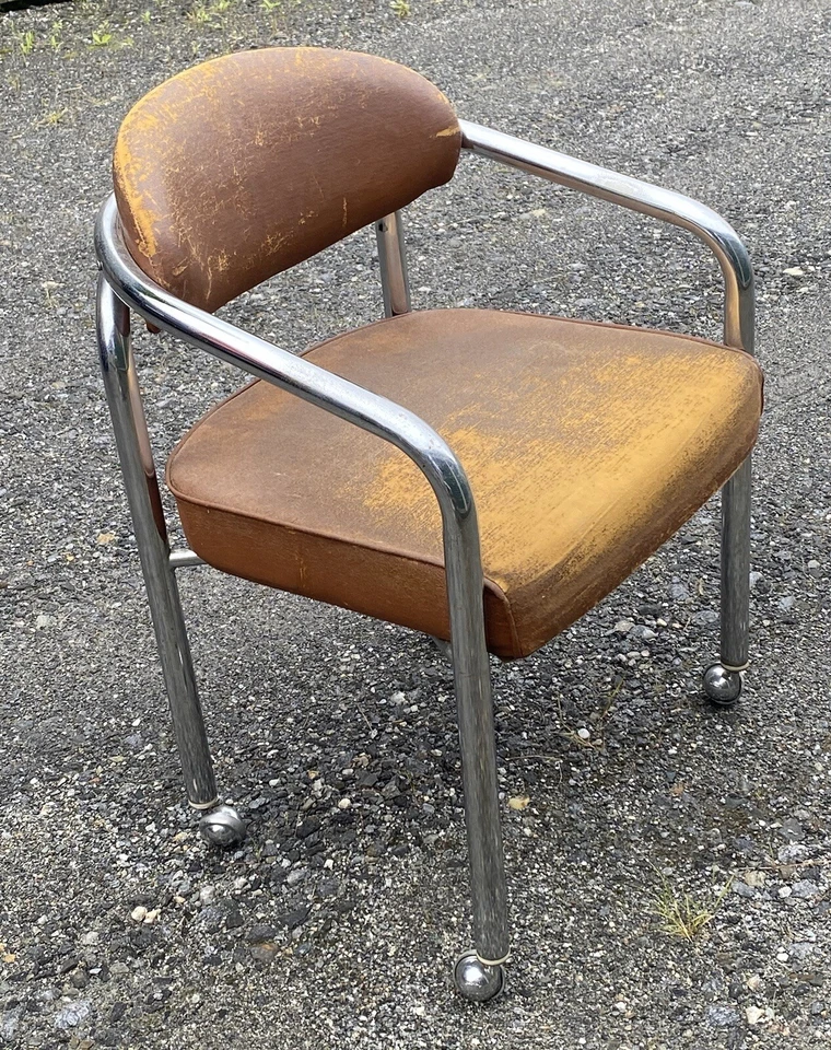 Sillones de comedor modernos de mediados de siglo tubo marco cromado asientos y respaldo de cuero Foto 2 de 4