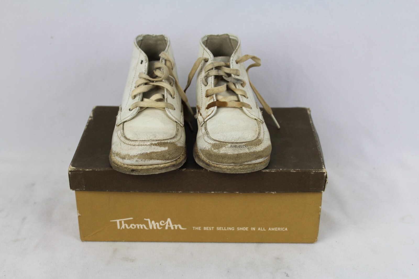 Thom McAn 6" White Stiff Leather Vintage 1970's Baby Shoes
