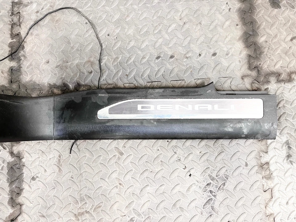 19-23 GMC SIERRA 2500 3500 FRONT LEFT SIDE DOOR KICK PLATE SCUFF PANEL COVER OEM - Image 2 of 4