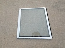 VERRE PARE-BRISE AVANT DROIT