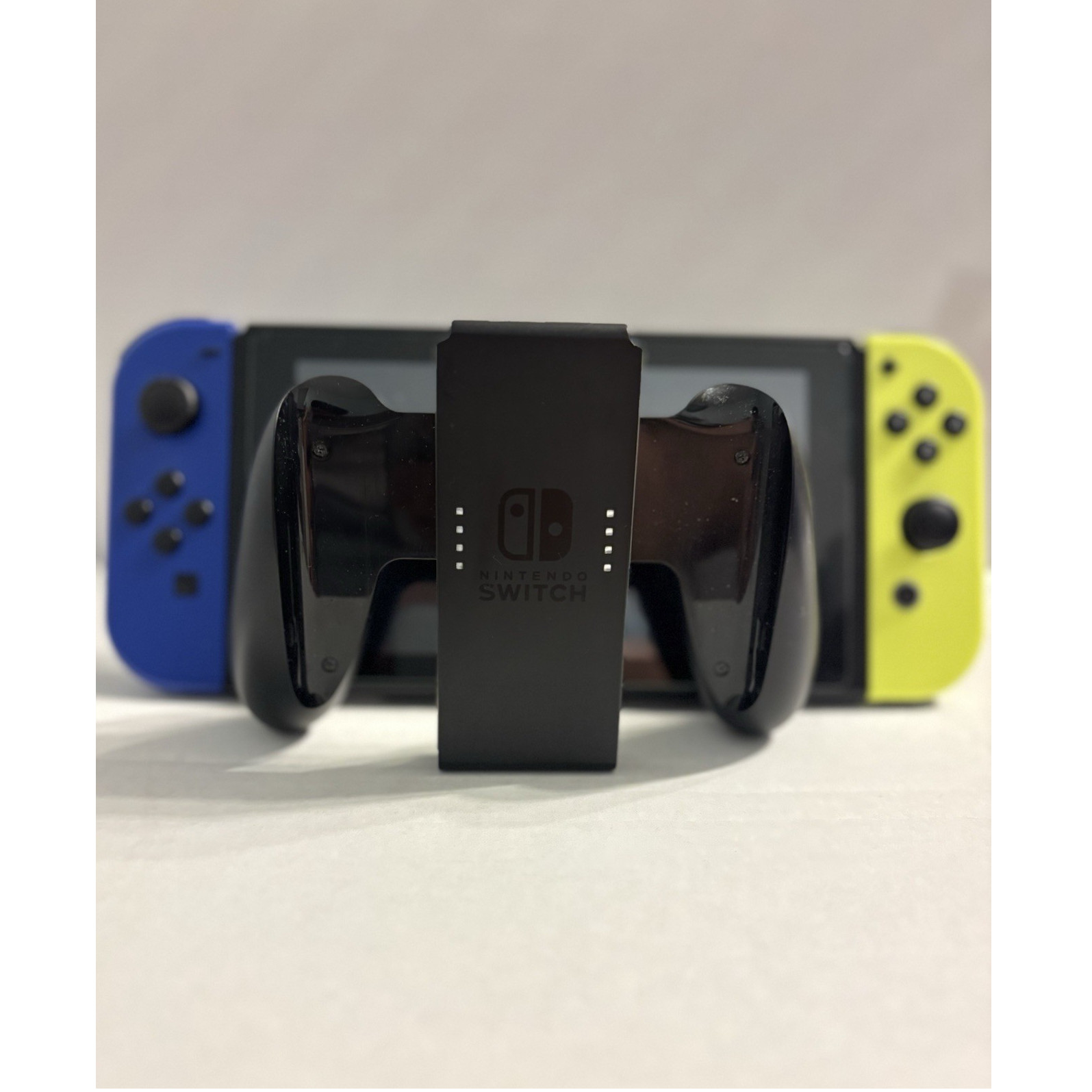 Nintendo Switch HAC-001 Console Blue/Yellow Joy-Con (TESTED AND