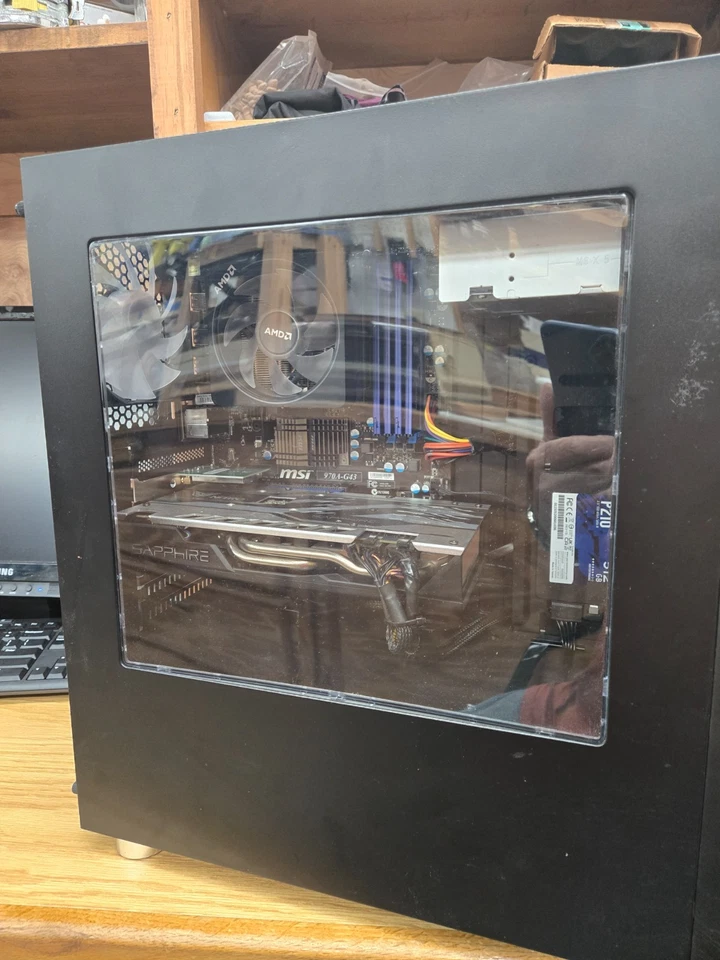 Computadora para juegos MSI reacondicionada Foto 4 de 4