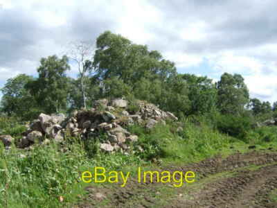 Foto 6x4 Steinhaufen Tarland am Achsschenkel auf der Straße nach Wardfold von Tarland. c2008