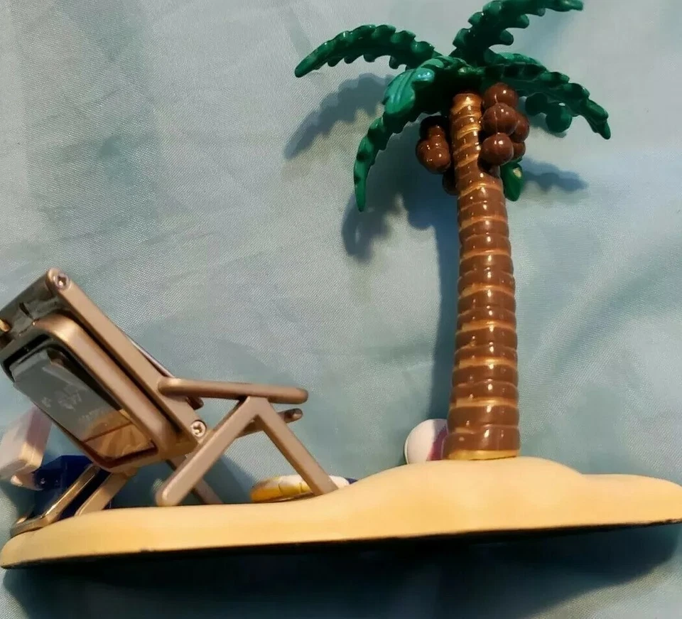 Rare Beach Chair Clock  Miniatures with Ice Cooler  - Image 4 of 4