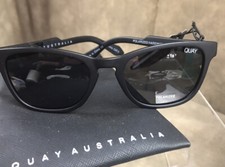 NEW QUAY SUNGLASSES BLACK MATTE WITH CASE