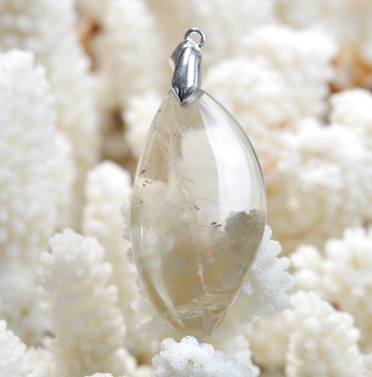 Rubis Naturel Cabochon 14,53 Carats - Provenance Madagascar - Dimensions 16,10x10,40 Mm